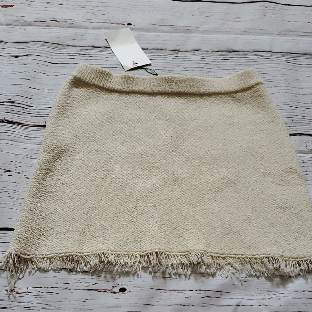 🆕️ Cute Zara Cream Fringe Mini Skirt 🤍 - Picture 5 of 10
